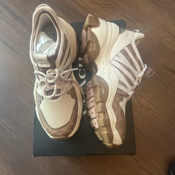 Authentic Coach sneakers casual cute and chunky…NIB never worn.. - Picture 3 of 5